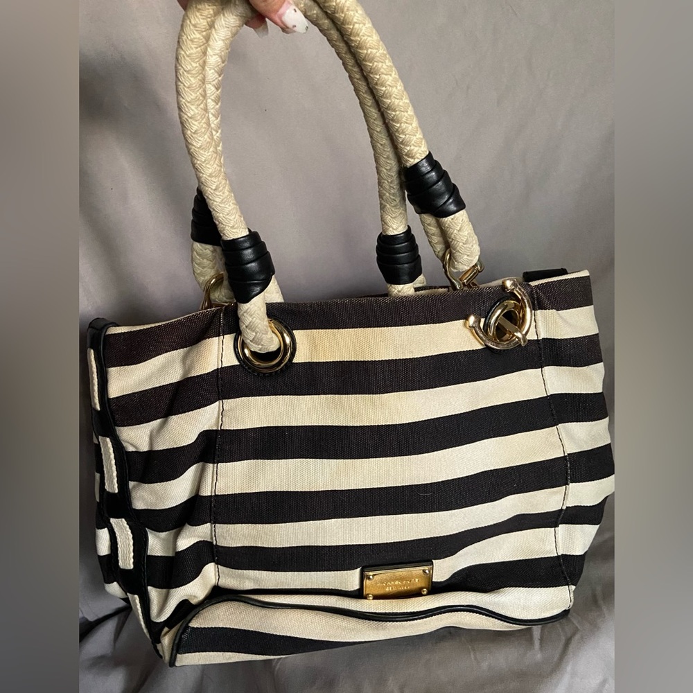 Michael Kors sailor tote

Lovely bag with lots of space, very beachy